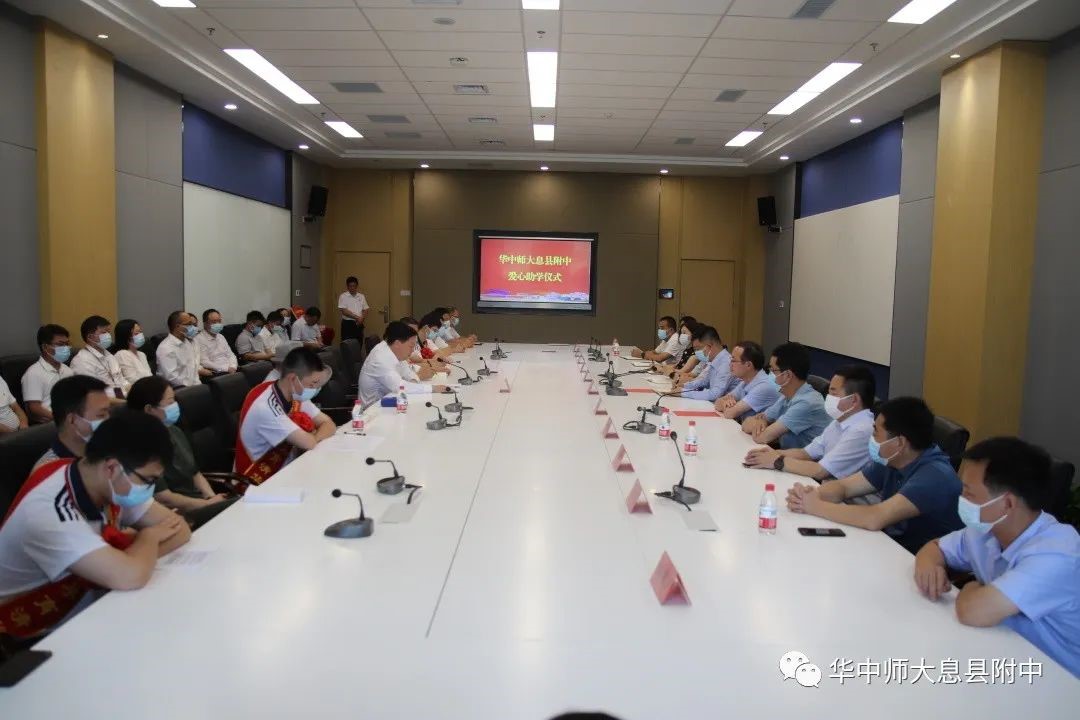 理念指引创精品    捐赞助学结硕果
